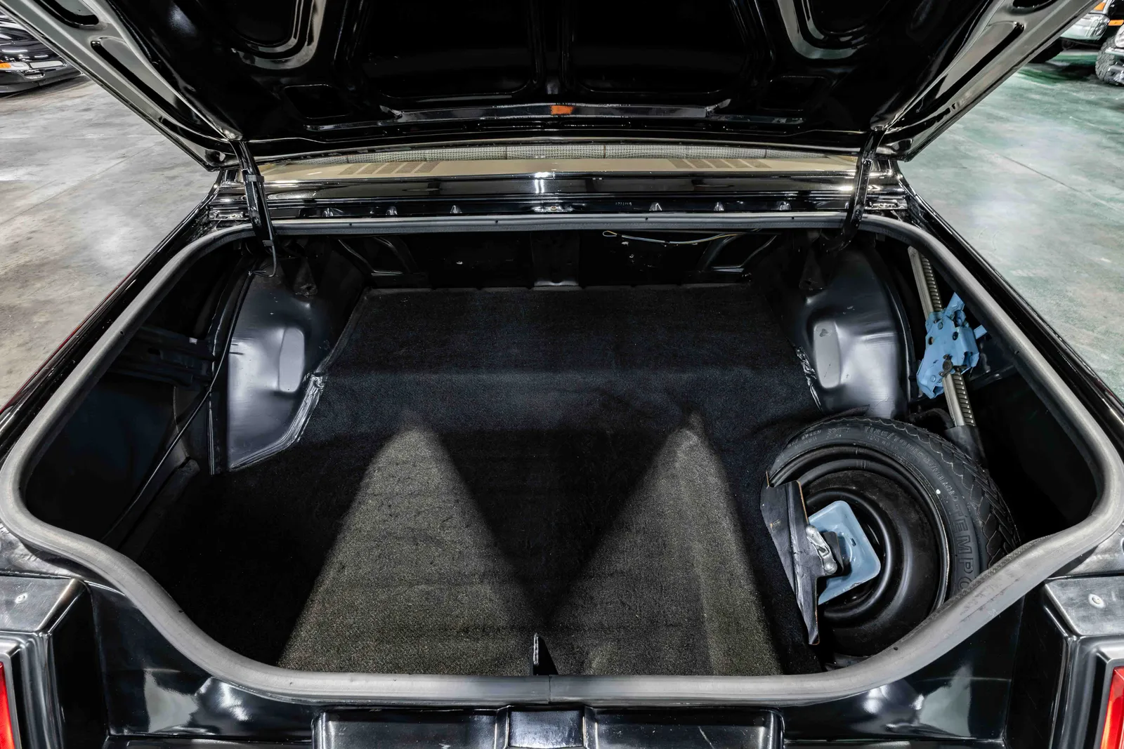 19_1979-Oldsmobile-W30-Black and Gold-536930-55.jpg